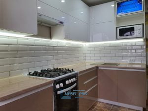 Кухня с фасадами из акрила